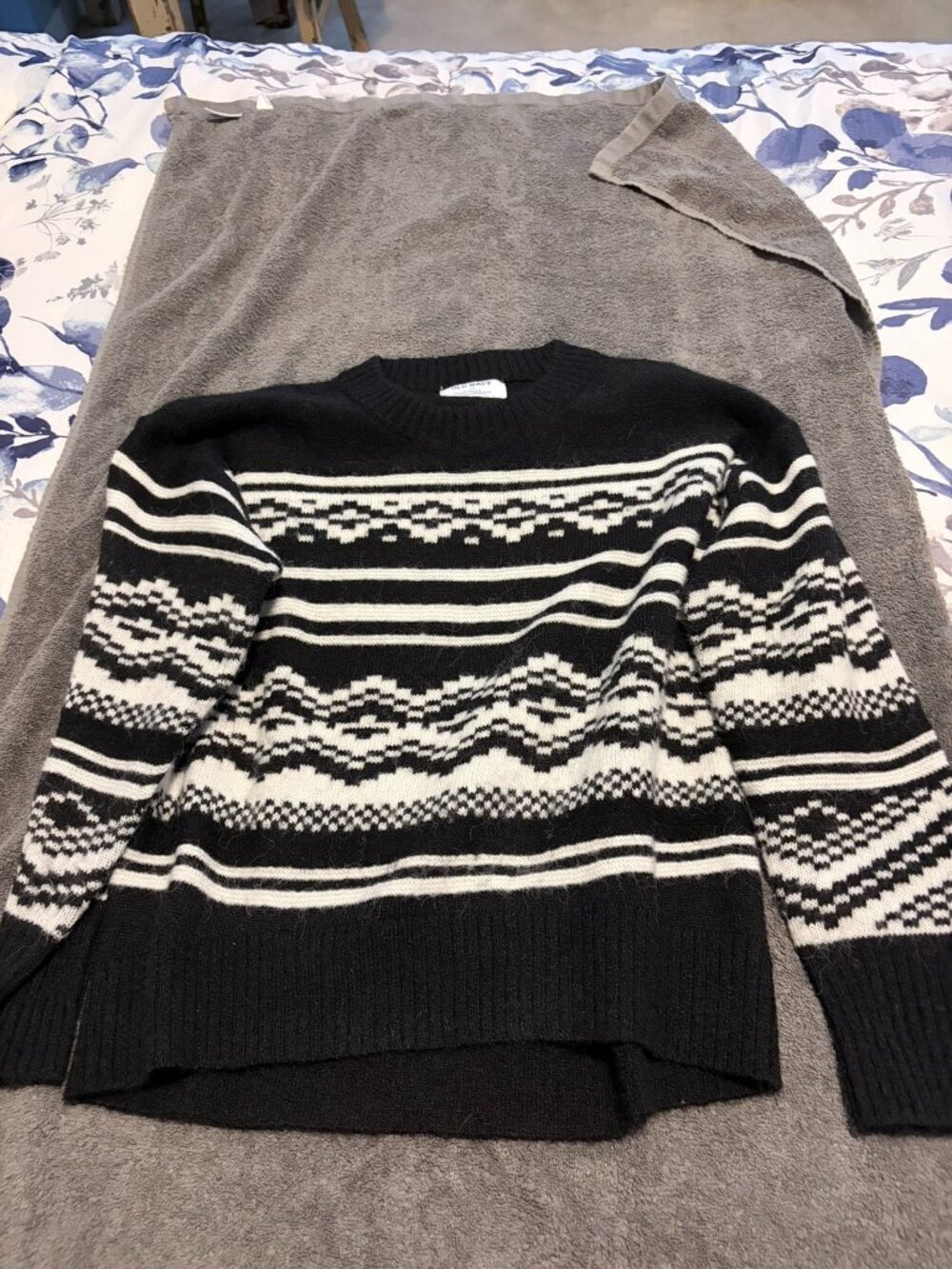 Old Navy Nordic Alpine Sweater XS LN